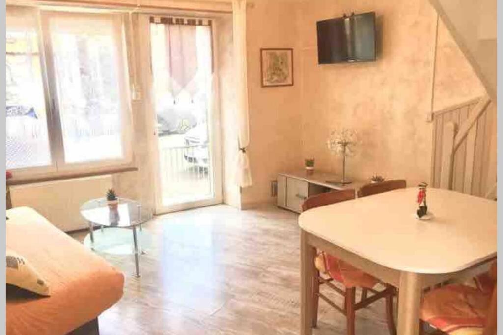 Petite Maison Au Coeur De L Auvergne Jumeaux Buitenkant foto